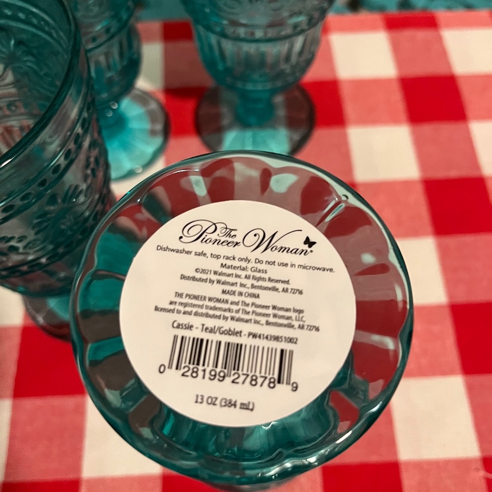 TEAL Cassie! ๐บ New Pioneer Woman Cassie 4-Piece Footed Glass Goblet Set, Teal - Picture 3 of 6